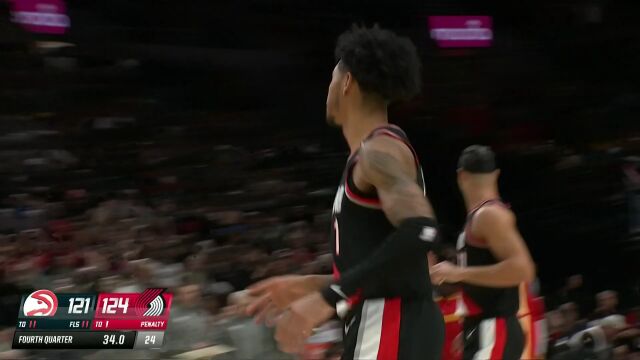 这是一支双枪球员！利拉德助攻小西蒙斯三分一剑封喉