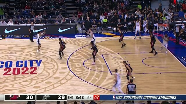 冲锋陷阵一马当先 珀尔特尔突破禁区暴力劈扣