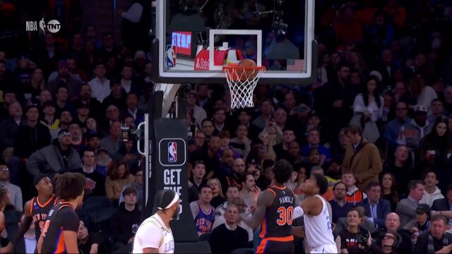 谁与争锋 詹姆斯甩开兰德尔打进2+1