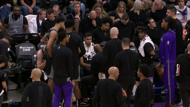 NBA常规赛：火箭vs国王第3节英文原声回放