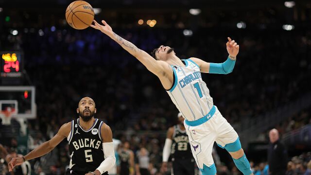 鲍尔vs雄鹿集锦 全场27+10+11三双表现难挽颓势