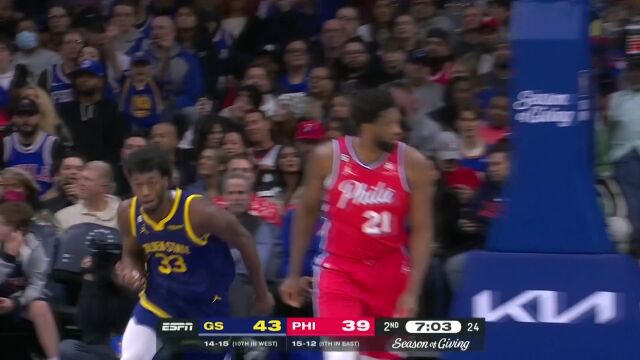 场上不如场下看的准！76人尴尬失误被库里发现及时转换球权