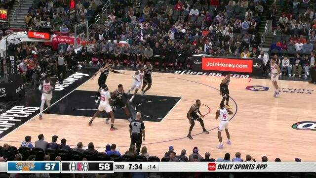 兰德尔接球就投 底角三分正中靶心