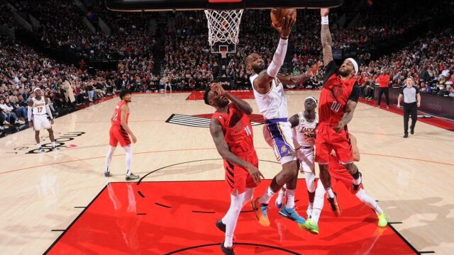NBA·湖人25分大逆转开拓者