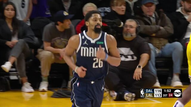 NBA常规赛：独行侠vs湖人加时二英文原声回放