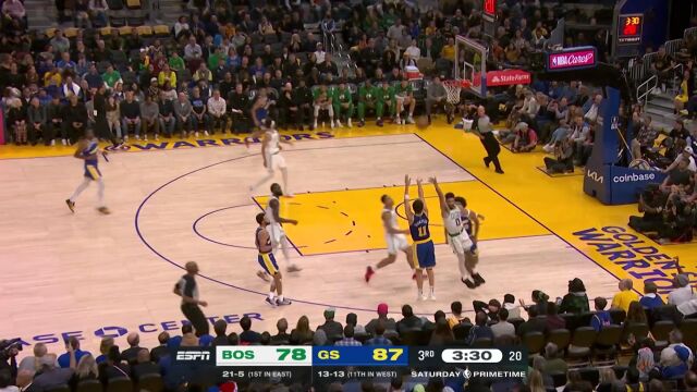 水花连线默契无间！库里反击精准找到克莱三分命中