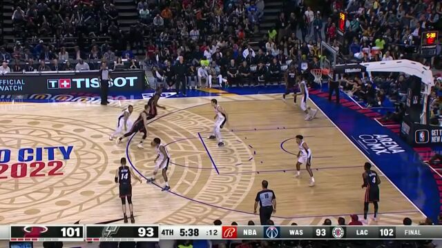 邓罗上篮偏出 阿德巴约异军突破篮下炸筐补扣