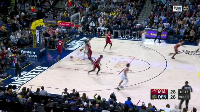 穆雷妙传信手拈来 小乔丹双臂空接暴扣力贯千钧