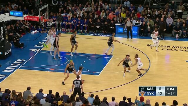 在天上飞来飞去！哈滕与奎克利轮番轰炸马刺篮筐