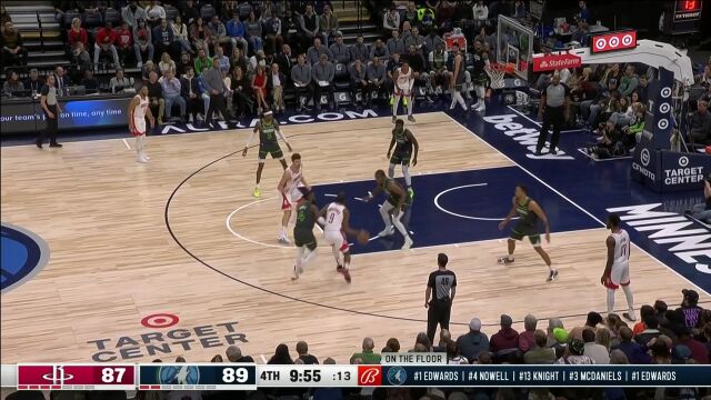 飞身抢断风驰电掣 奈特反击快攻一条龙双臂炸筐