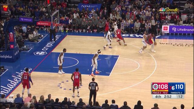 关键时刻毫不手软！恩比德强吃篮下扩大优势