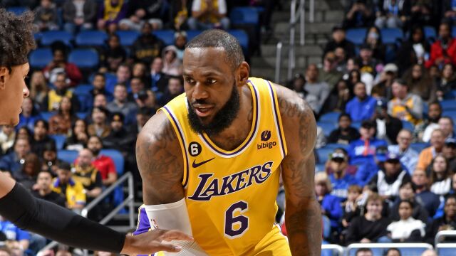 詹姆斯vs魔术集锦 爆砍28+7+5上演逆天空接暴扣