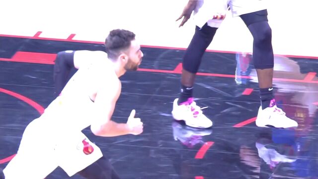 手感热得发烫！斯特鲁斯假动作晃飞防守反手上篮打进