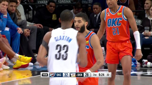 别拿赛斯不当库里！小库里里突外投连取八分