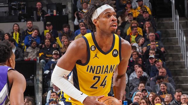 希尔德vs国王集锦 5投8中三分9中5砍下21分10篮板6助攻