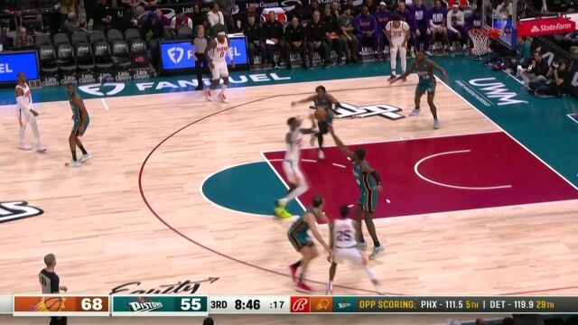 太阳连续出现失误 斯图尔特反击完成重锤暴扣