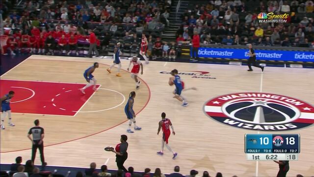 没关系我来收尾 加福德抢下进攻篮板补扣得手