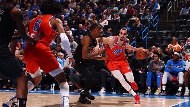 篮网107-121雷霆 篮网虎头蛇尾卡位战遭雷霆逆转