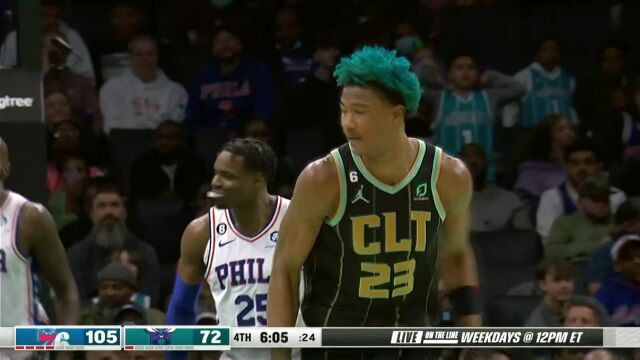 凯琼斯闪开防守 直突内线双手灌筐