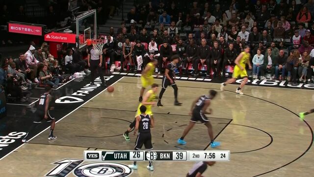 塔克复古打法秀气篮下脚步 夏普欲封盖手被篮筐按住