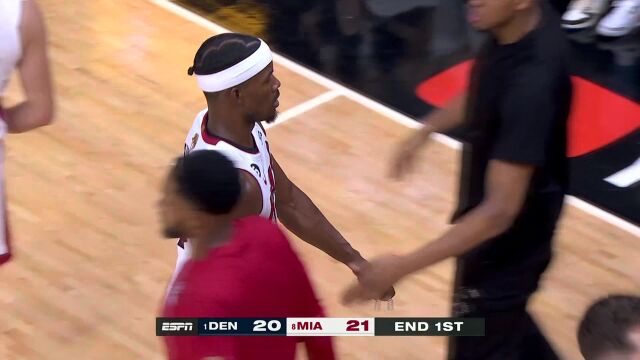 巴特勒压哨命中反超三分！王猛：这个压哨命中体现了巴特勒和热火的决心