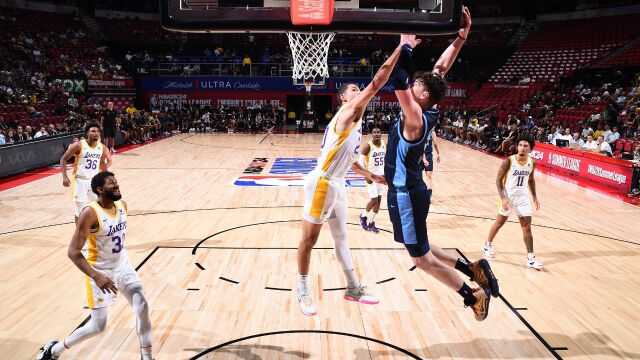 拉拉维亚vs湖人合集 砍下20+5攻防两端发挥出色