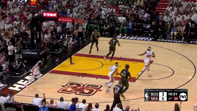 硬碰硬没在怕的！阿德巴约单挑防守突破上篮一气呵成