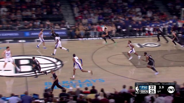 是不是无奈了？丁威迪极限出手命中压哨三分