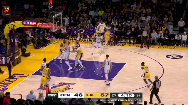 这个年纪这个表现叹为观止！詹姆斯蝴蝶穿花翻身上篮丝滑流畅