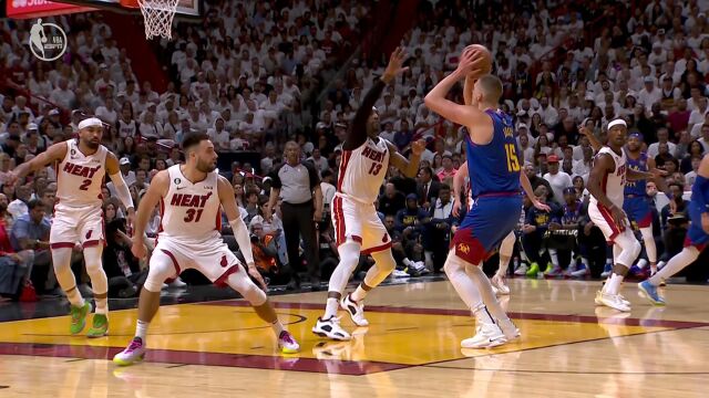 约老师弧顶中投稳稳命中 王猛：这弧线贼高啊 张卫平：根本够不着他