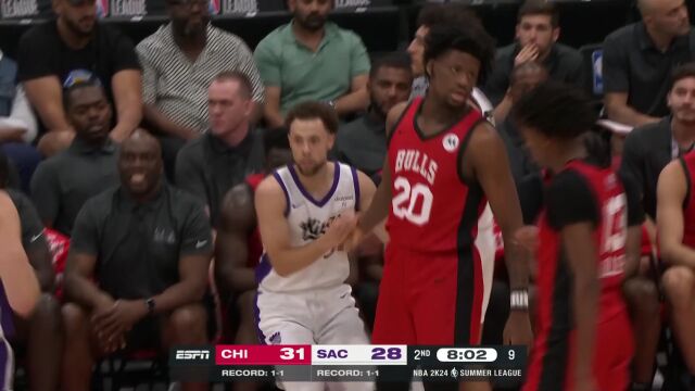 超强的个人能力 福特外线迎着犯规打成3+1