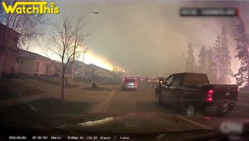 加拿大火灾恐怖实景：小镇被浓烟包围 空中飘火星