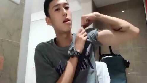 小哥哥男友力一出，这些花痴少女立马受不了了