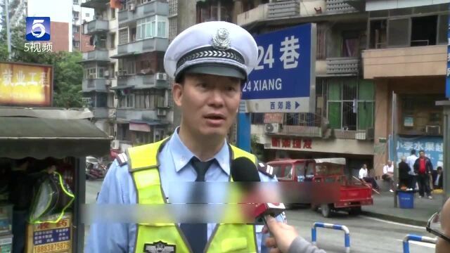 重庆:小偷被警察狂追几条街 跑累了撒娇“我肚子痛,慢点!”