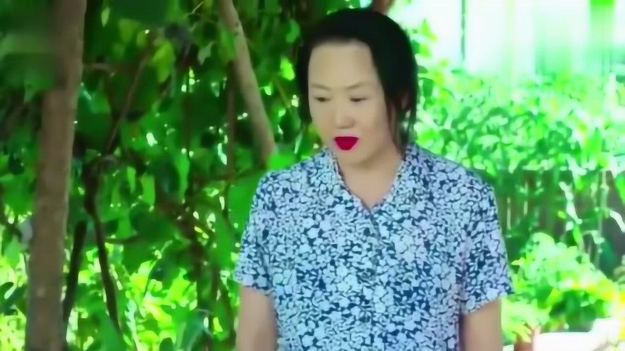 乡村爱情媳妇涂个口红刘能说比谢大脚好看还要发朋友圈