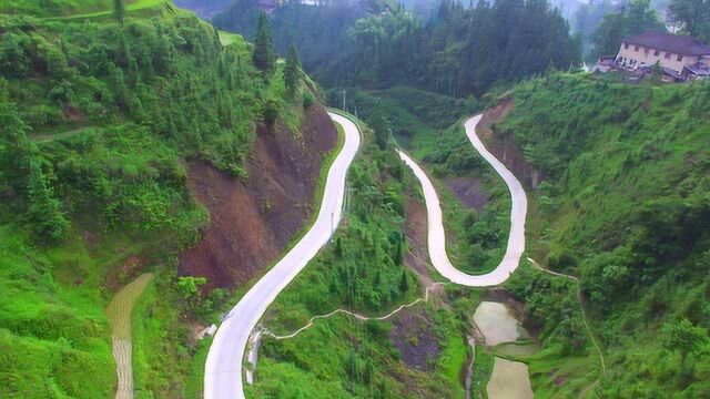 航拍贵州农村山路,这才是真正的山路十八弯,厉害了!