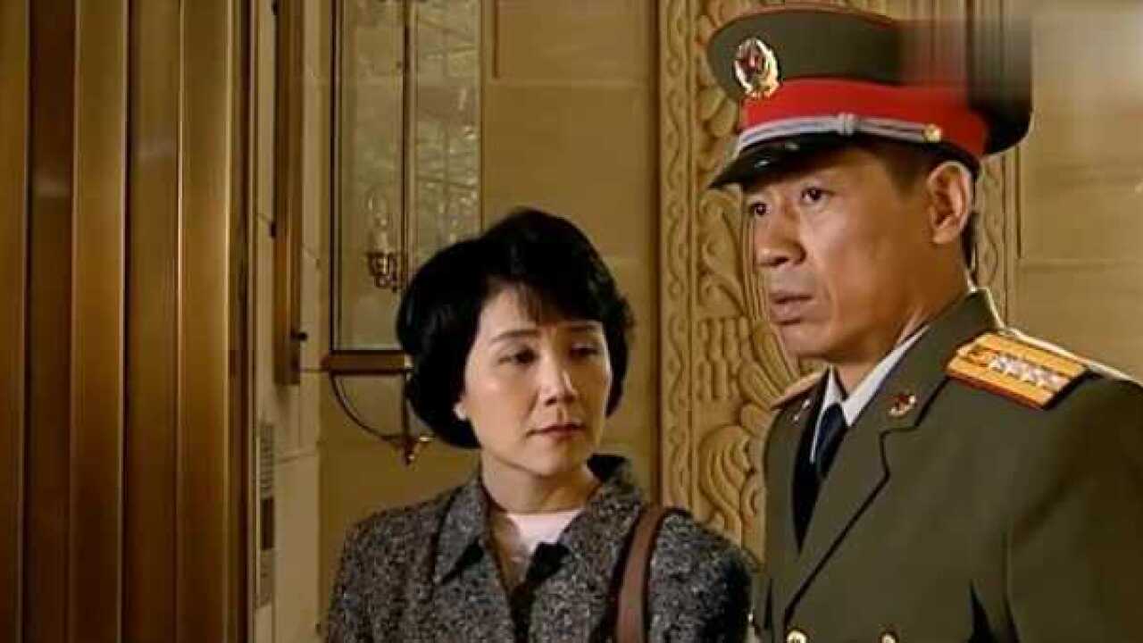 市长夫人满身酒气的回家，从她口中听到旧情人的名字，市长都愣了