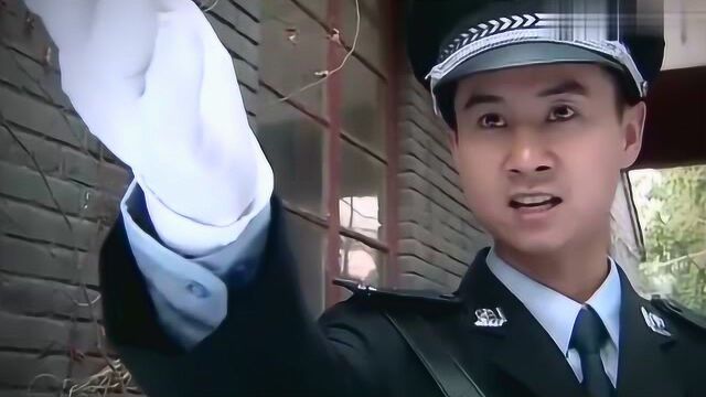 小偷被警察追的气喘吁吁,打开钱包一看钱包是空的,顿时生无可恋