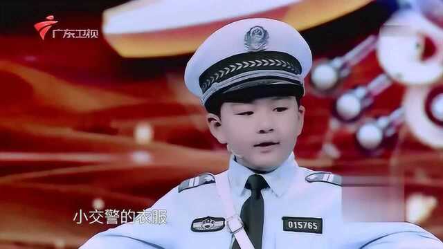 周开翔不只是一名小学生,他还是一名小小交通宣传员