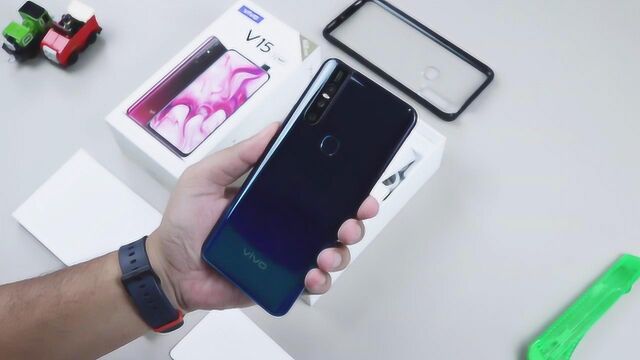 Vivo V15开箱评测,后置三摄+前置升降摄像头+无刘海真全面屏