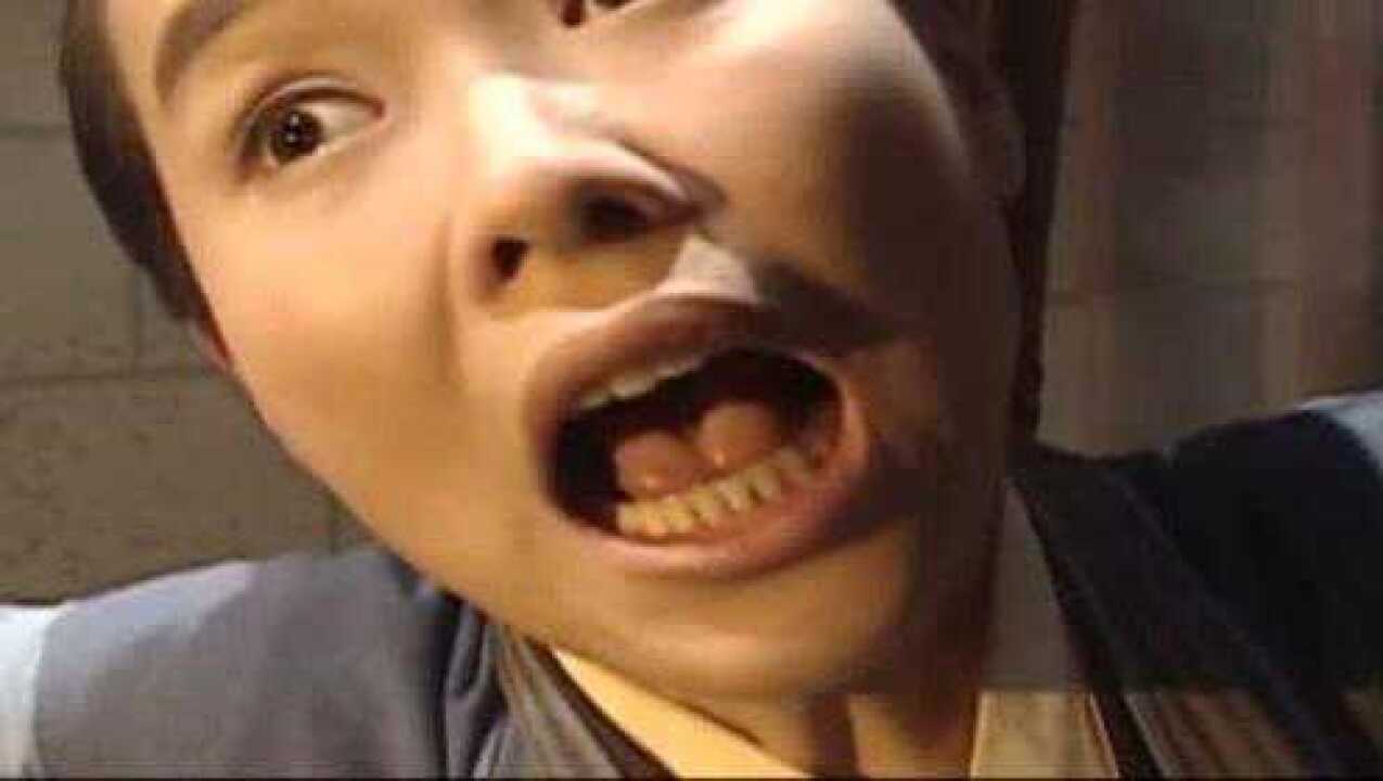 许仙遭梁王府逮捕惨锁琵琶骨白素贞腹中胎儿成型法力减退