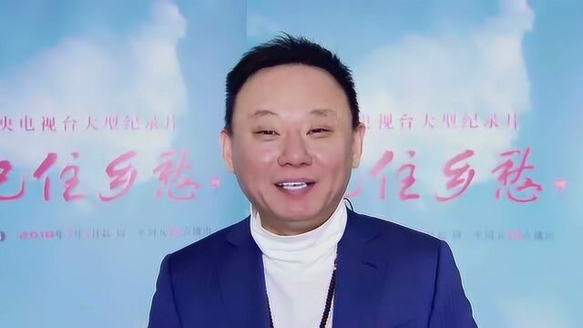 他曾是春晚钉子户 为爱妻治病花光家产 今51岁仍恩爱不离不弃!