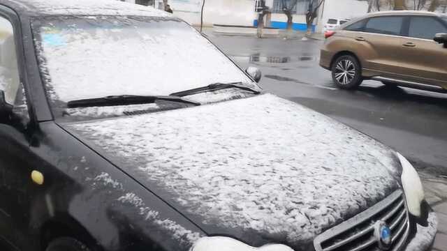 4月突降鹅毛大雪,摊贩犯愁:吃饭的都不来了