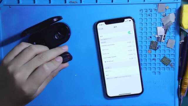 拆机真无线耳机,小小空间塞满了各种零件,结构并不复杂