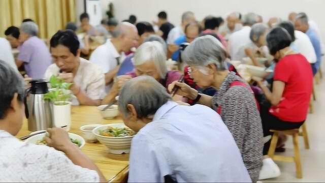 暖!这家饭堂每天给老人做免费午餐:2年提供了约8万份餐