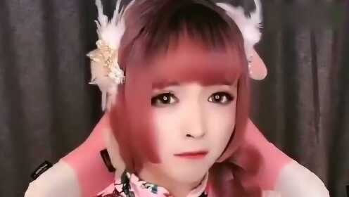 男生被迫穿女装，这也太好看了，一脸委屈巴巴的更好看！