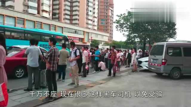 广东东莞:实拍黄江镇广场,想不到这么多人在等同一辆公交车