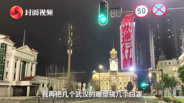 实拍武汉地标江汉关夜景 夜里有人为江汉路铜像戴口罩