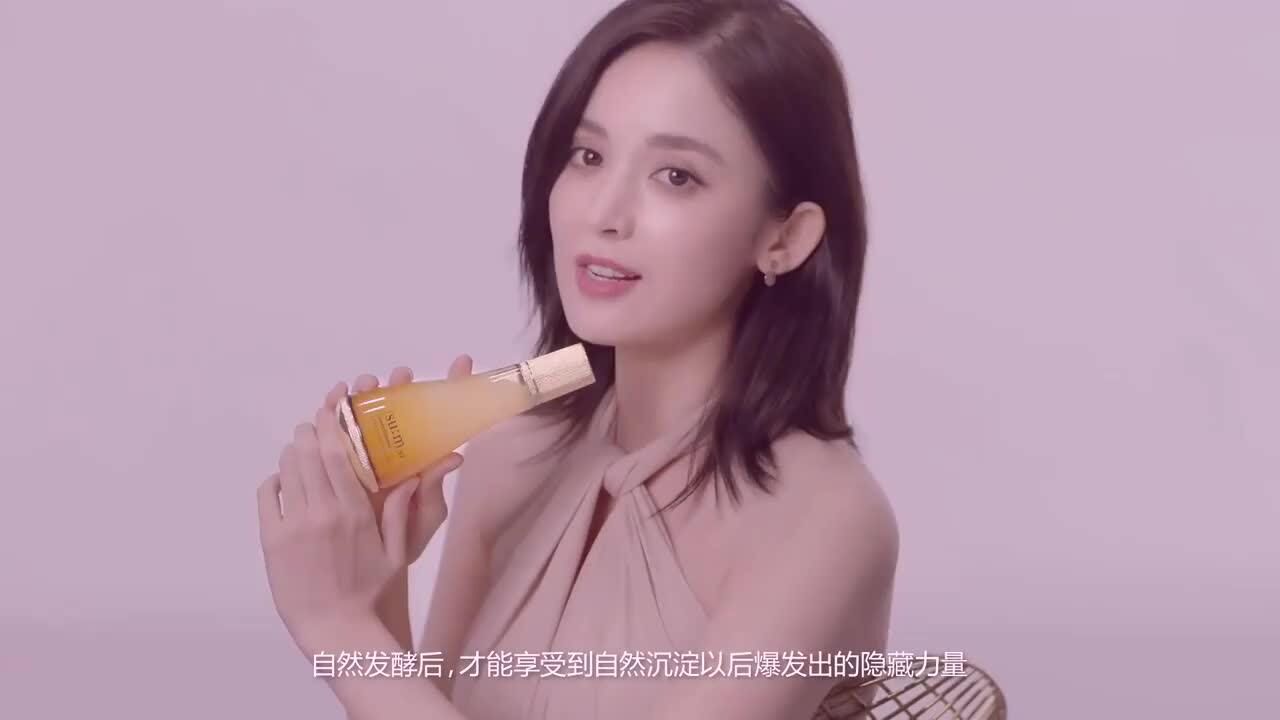 同时美妆品牌全球代言人杨幂和古力娜扎广告大片哪个更美