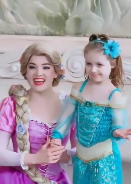 迪士尼公主假装生气的样子也这么美,难怪如此受欢迎呢